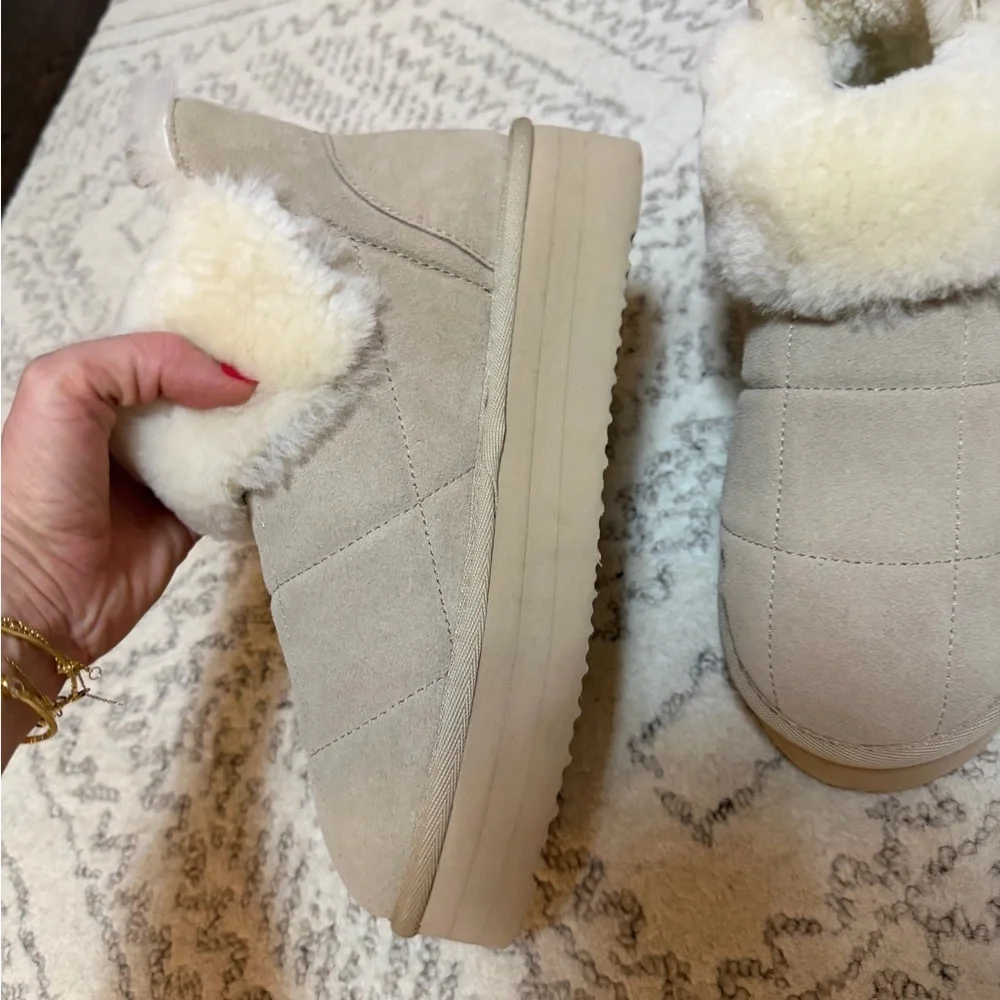 New Dearfoams Women's Bayswater Genuine Shearling Quilted Platform Bootie